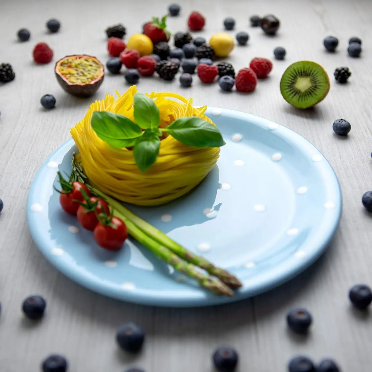 Hignconcerned Polka Dot Ceramic Dinnerware Set for 4