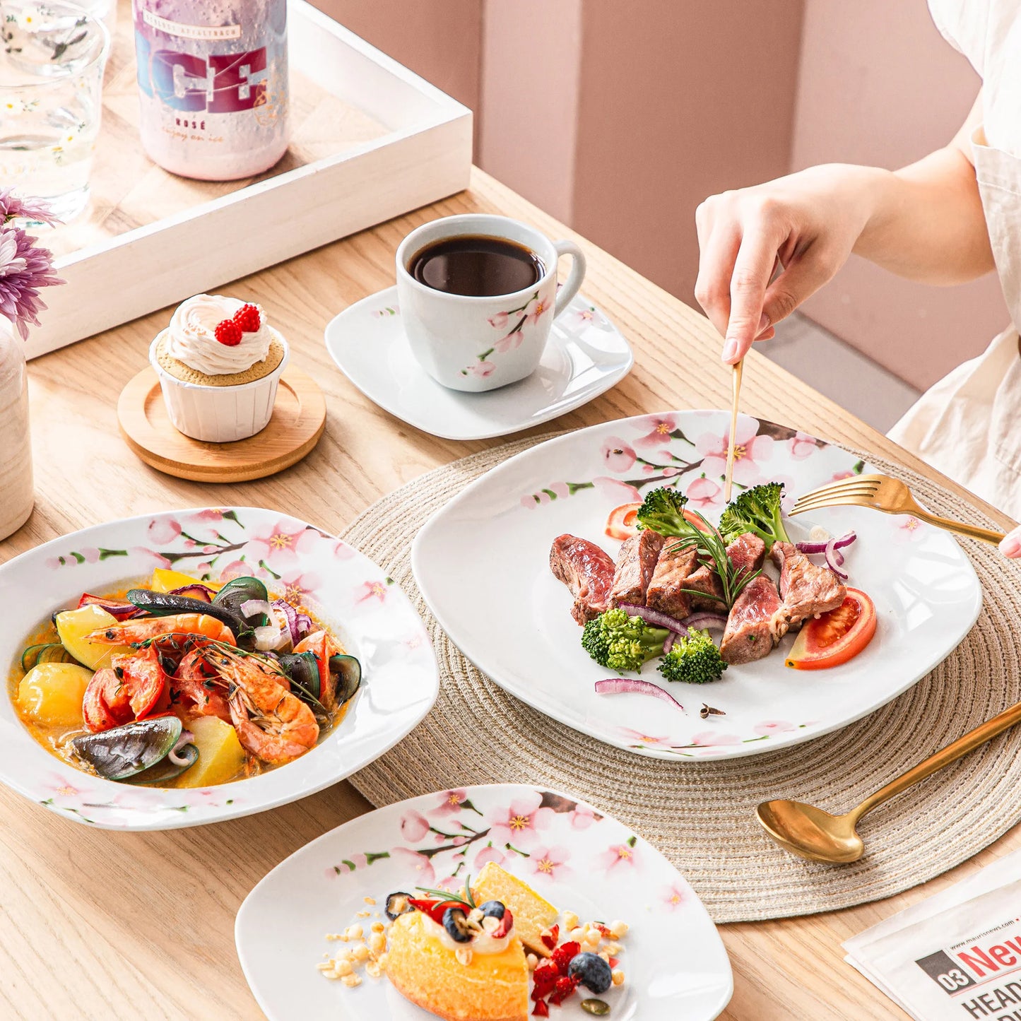 MALACASA Annie 60 Piece Dinnerware Set Porcelain Plates Cups Saucers